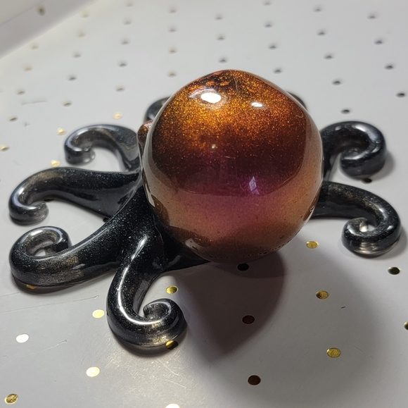 Handcrafted Artisan Epoxy Resin Octopus Decor Statue Paper Weight - Picture 8 of 16